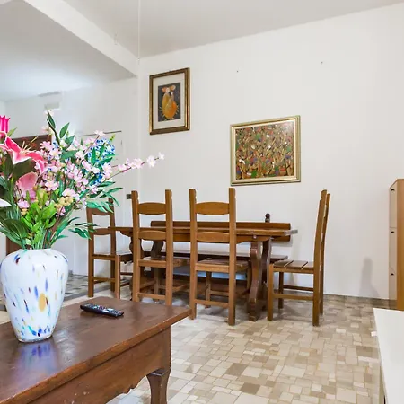 Lägenhet Garden Flat *