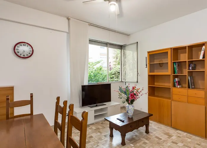 Garden Flat شقة *